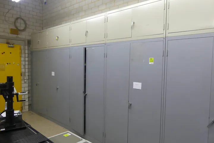 4x Metallschrank, 2-teilig, ohne Inhalt Maße in cm ca.: je 120 x 50 x 272